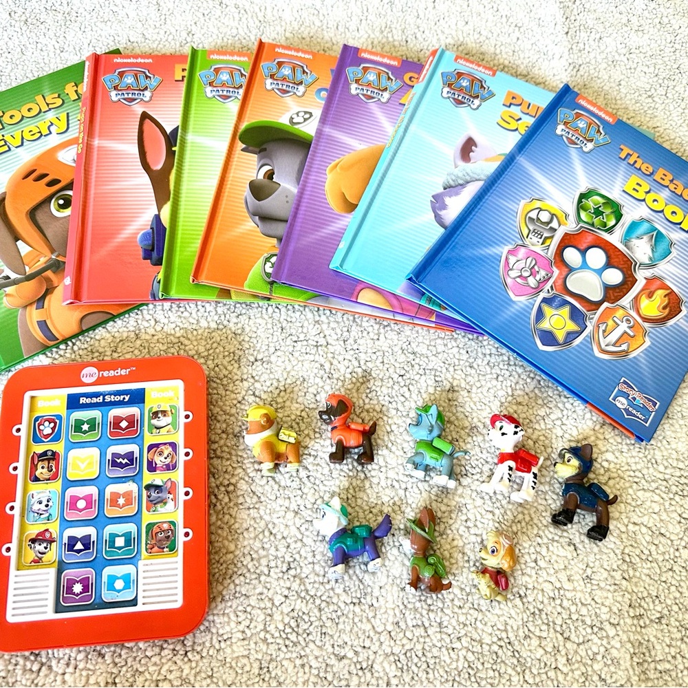 Paw Patrol Colorful Storybook Me Reader and mini Figurine Collection